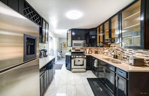 Miller Beach Cottage | Gary Cottage w/Outdoor Dining Areas - Near Beach!