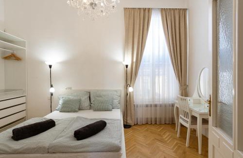 Ferencvaros Apartment | Garys bright and spacious two bedroom flat near Danube