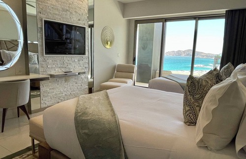 Cabo San Lucas Resort | Garza Blanca 5 star Resort: 3 bedroom/3.5 bath 2 story loft @ Los Cabos Beach