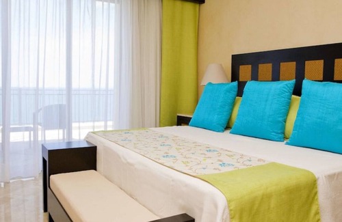 South Shore Hotel Area Resort | Garza Blanca Luxury Suite 2-bedroom 2 bath Beach front resort in Puerto Vallarta