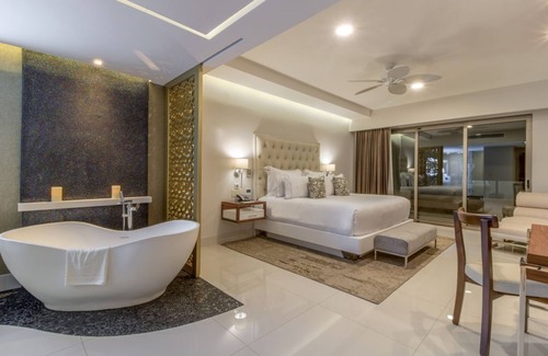 Los Cabos Resort | GARZA CABO 4BR/3.5BA STUNNING BEACHFRONT SUITE in Spectacular Cabo San Lucas