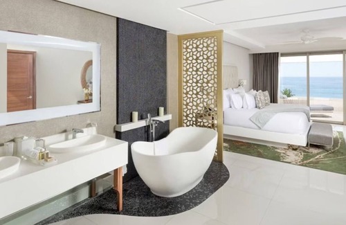 Los Cabos Resort | GARZA CABO 4BR/3.5BA STUNNING BEACHFRONT SUITE in Spectacular Cabo San Lucas