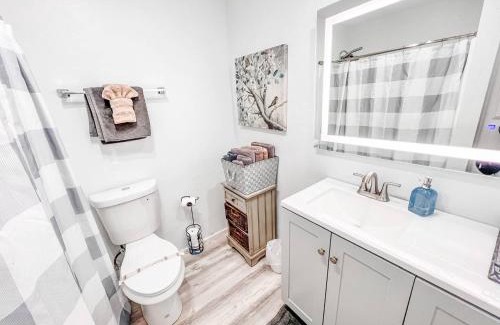 Gaslamp Quarter Hotel | Gaslamp 2bdrm - W Parking & 5 Beds #403
