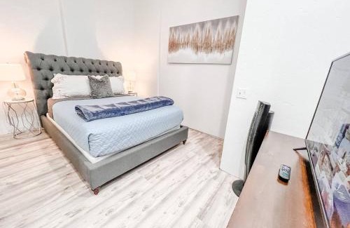 Gaslamp Quarter Hotel | Gaslamp 2bdrm - W Parking & 5 Beds #403