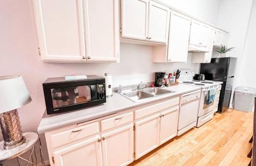 Gaslamp Quarter Hotel | Gaslamp 2bdrm - W Parking & 5 Beds #403