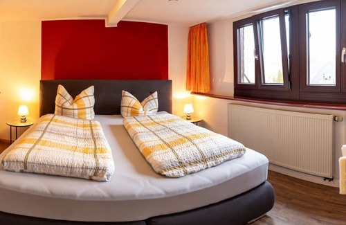 Treis-Karden House | Gasthaus Gräf - double room, shower, WC