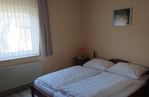 Enkirch Cottage | Gasthaus zum Weinstock - double room, shower, WC