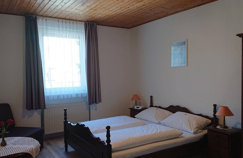 Enkirch Cottage | Gasthaus zum Weinstock - double room, shower, WC