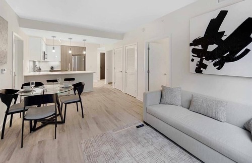 NoMa Hotel | Gated 2BR in the Heart of NoMa | Rooftop, Grill & Deck