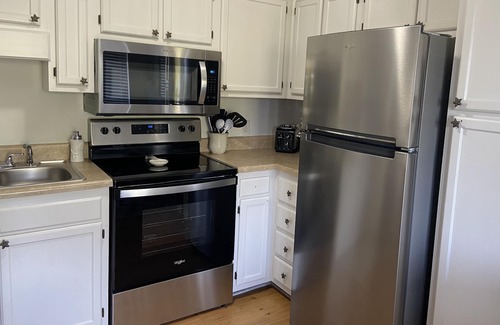Folly Field Condo | Gated Beachfront Resort Private Beach Access Elevator 2 Pools BeachBarPickleball