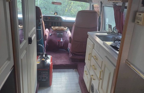 Mountlake Terrace RV Rental | GATED CLASS B RV STAYING