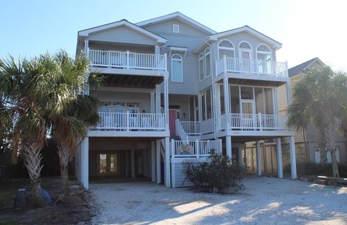 Ash House | Gated Community, Oceanfront & Sound Front, Private Pool with Family Area