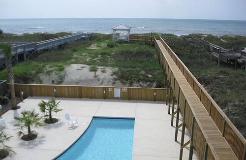 Ash House | Gated Community, Oceanfront & Sound Front, Private Pool with Family Area