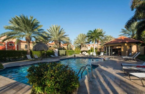 Gold Coast Apartment | Gated Community Close to Famous Beaches
