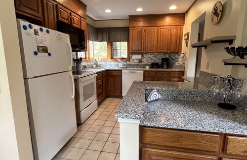 Laconia Condo | Gated Community, Lake Winnipesaukee. Lake, mountain, actities