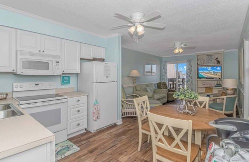 Gulf Stream Estates Condo | Gated, Dock & Beach Access, Fast Wi-Fi