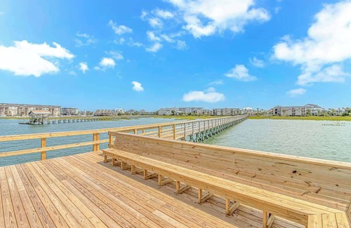 Gulf Stream Estates Condo | Gated, Dock & Beach Access, Fast Wi-Fi