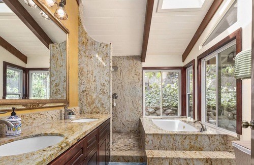 Santa Cruz Villa | Gated & Fenced Santa Cruz Villa near the Redwoods & Pacific Ocean~