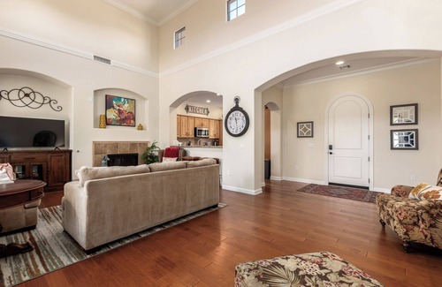 Talon Retreat House | Gated Grayhawk | No Steps w/2 Car Garage Golfers