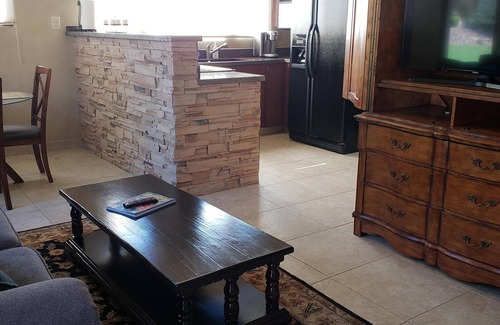 Albuquerque House | Gated Guest House near Rio Grande