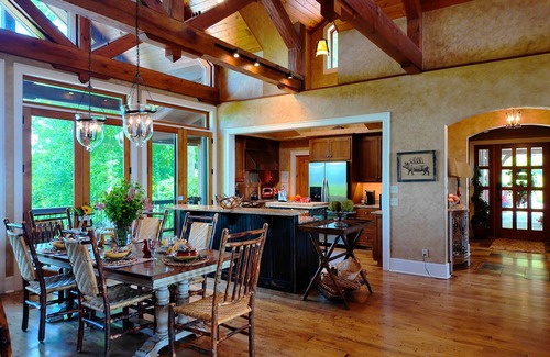 Franklin House | Gated Luxury Lodge - Hot Tub, Mountain Views, Stunning Gardens, Secluded
