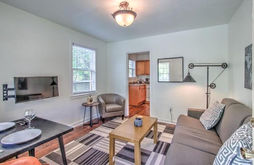 Midtown Apartment | Gated Midtown Retreat near Overton Square