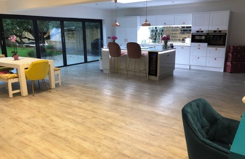 Rushmoor District House | Gated property! Open plan at its best