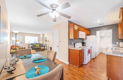 Visalia Apartment | Gated, Quiet Walk to Med Cntr, Downtown, Value for Long Stays