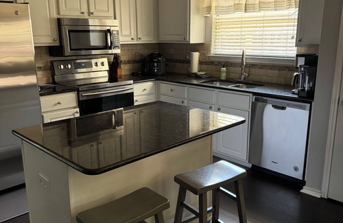 North San Antonio - SAT House | Gated, Safe - Centrally located, fenced back yard