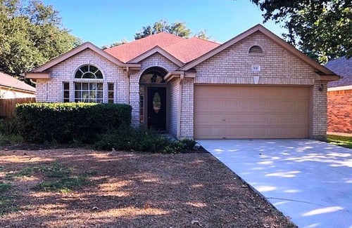 North San Antonio - SAT House | Gated, Safe - Centrally located, fenced back yard