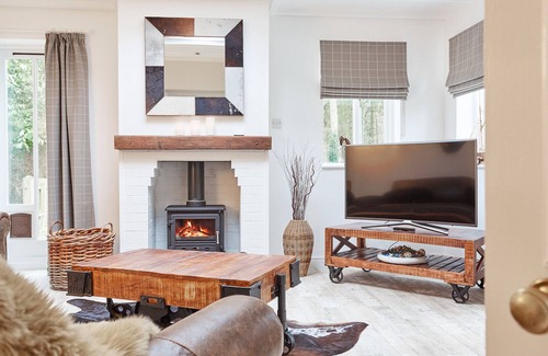 Pudleston Cottage | GATEHOUSE ADAM LODGE IN A STUNNING SETTING