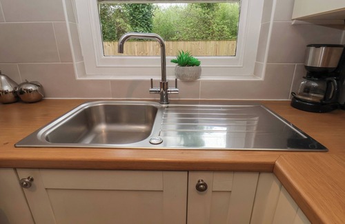 Easington Cottage | GATEKEEPERS, pet friendly, with hot tub in Easington