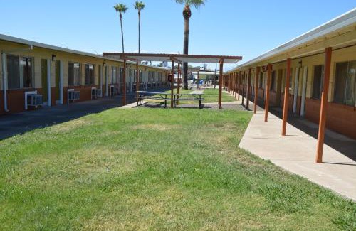 Red Bluff Hotel | Gateway Inn