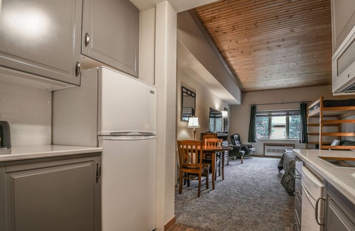 Mountain House Apartment | Gateway Lodge 5002 by SummitCove Vacation Lodging