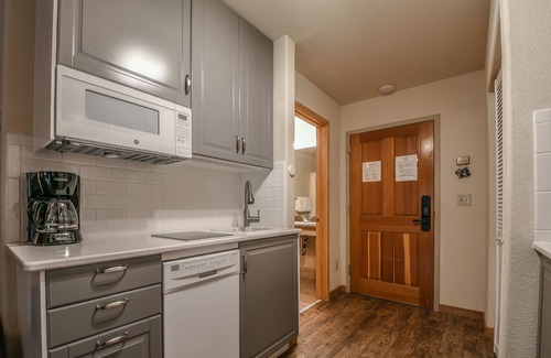 Mountain House Apartment | Gateway Lodge 5002 by SummitCove Vacation Lodging