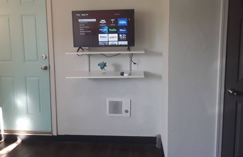 Sandy Apartment | Gateway to Mt Hood in Downtown Sandy