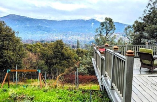 Yosemite Forks House | Gateway to Yosemite-Gorgeous mountain view cottage