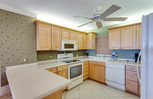 Fort Myers Beach Apartment | Gateway Villa 796, 2 Bedrooms, Sleeps 6, 7th Floor, Gulf Front, Heated Pool