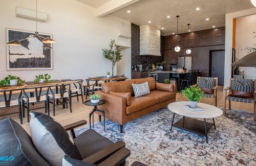 Lakeview House | Gathering Place | Family Home to the MAX