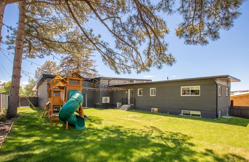 Lakeview House | Gathering Place | Family Home to the MAX