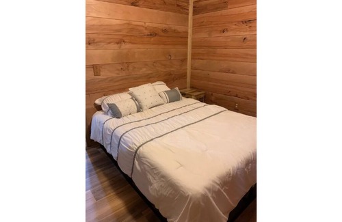 Stone County House | Gator Dogs Getaway Black Creek Rental