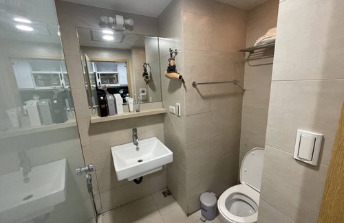 Xinyi Apartment | Gatsby apt|Taipei 101|Hanging garden |night market|MRT|Gym with Pool