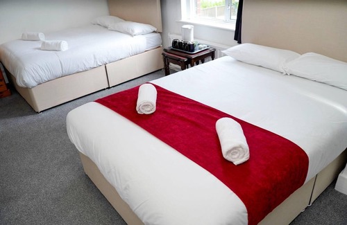 Horley House | Gatwick Birchwood Lodge