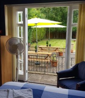 Horley Bed & Breakfast | Gatwick Castle B&B