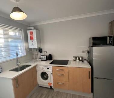 Tinsley Green Apartment | Gatwick Cosy Apartment