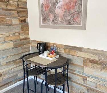 Horley House | Gatwick Deluxe En-suite Rooms