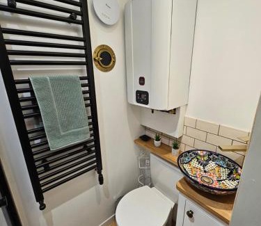 Charlwood House | Gatwick Hideaway Hut
