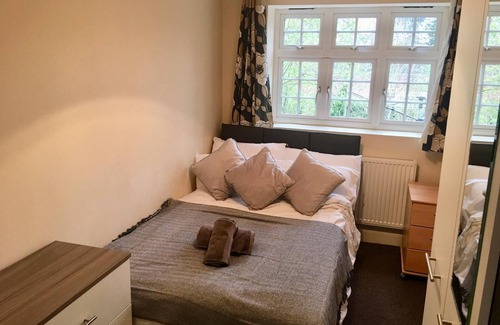 Redhill Bed & Breakfast | Gatwick/Redhill Bedroom in Residential area