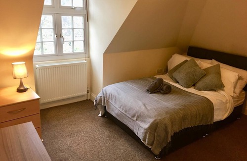 Redhill Bed & Breakfast | Gatwick/Redhill Bedroom in Residential area