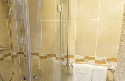 Horley Bed & Breakfast | Gatwick Turret Guest House